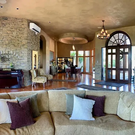 Scenic Hill Country Retreat - Rhino Ranch Villa New Braunfels Exterior photo