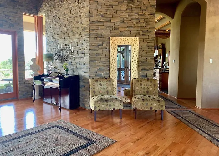 Scenic Hill Country Retreat - Rhino Ranch