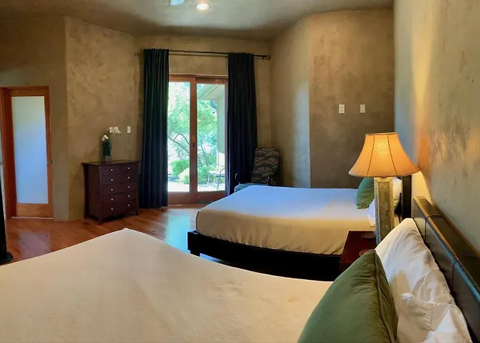 Scenic Hill Country Retreat - Rhino Ranch