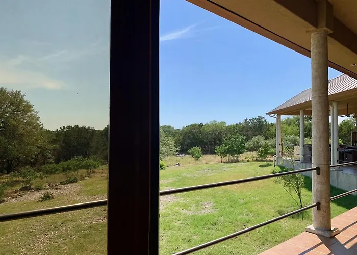 Scenic Hill Country Retreat - Rhino Ranch