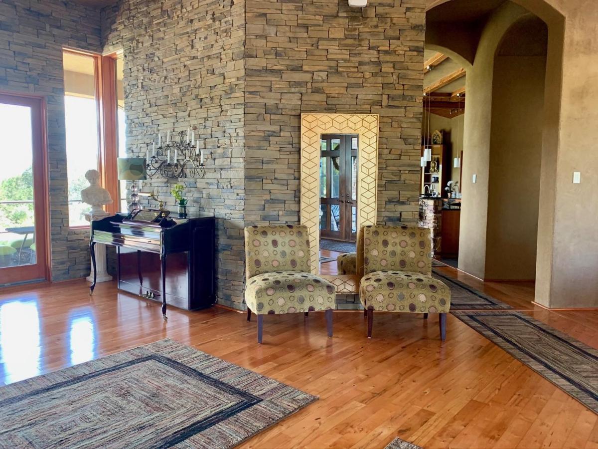 Scenic Hill Country Retreat - Rhino Ranch Holiday home