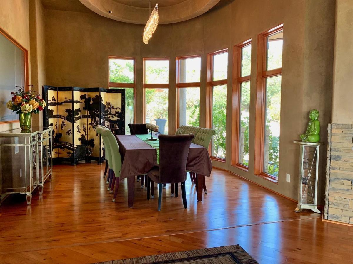 Scenic Hill Country Retreat - Rhino Ranch *