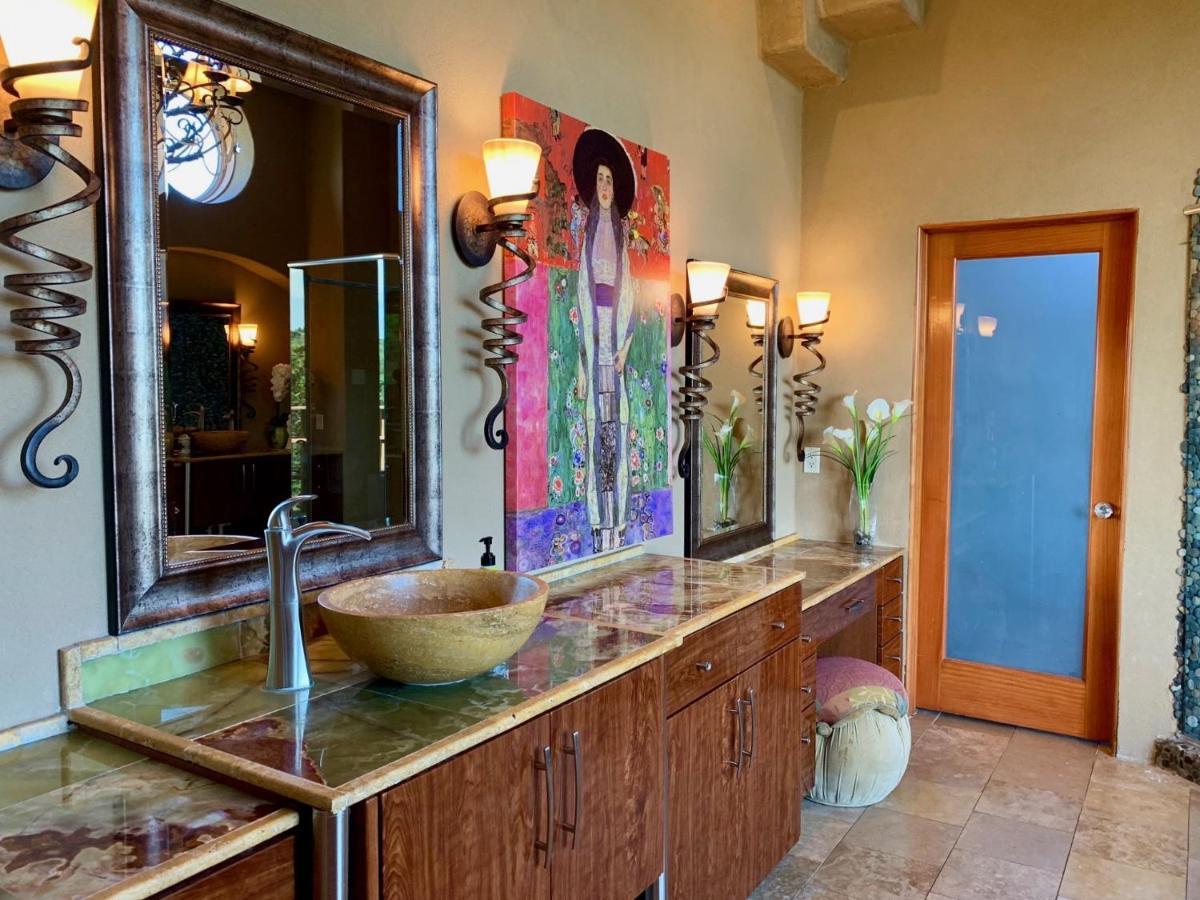 Scenic Hill Country Retreat - Rhino Ranch Holiday home