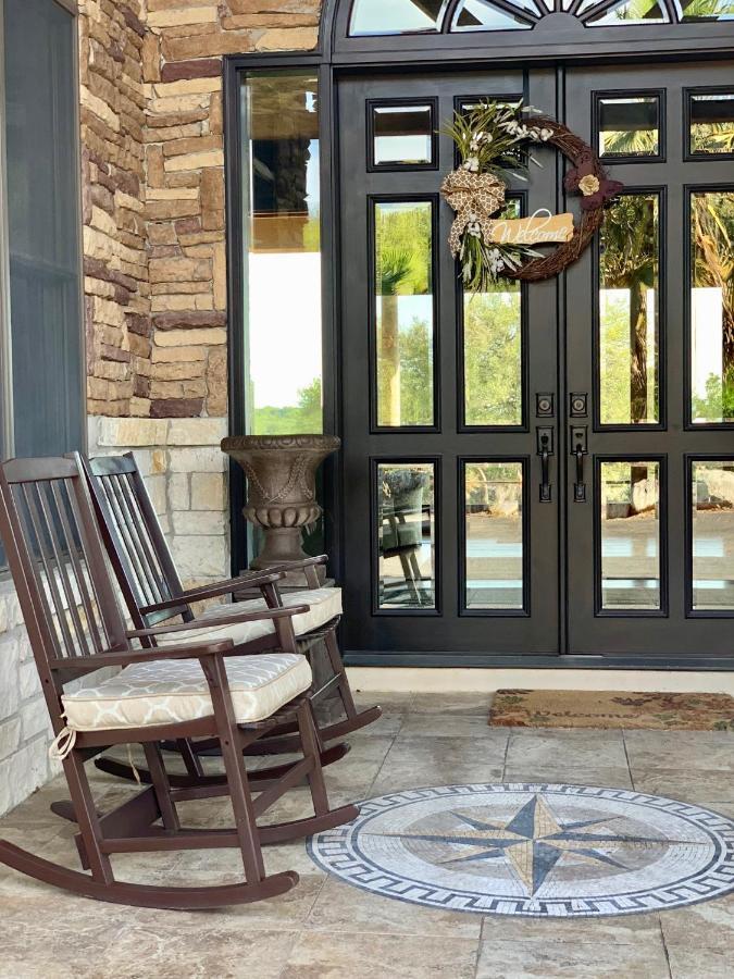 Scenic Hill Country Retreat - Rhino Ranch * New Braunfels