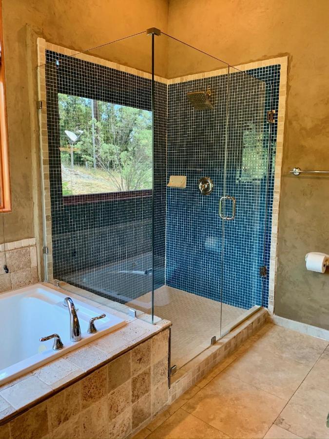 Scenic Hill Country Retreat - Rhino Ranch Holiday home