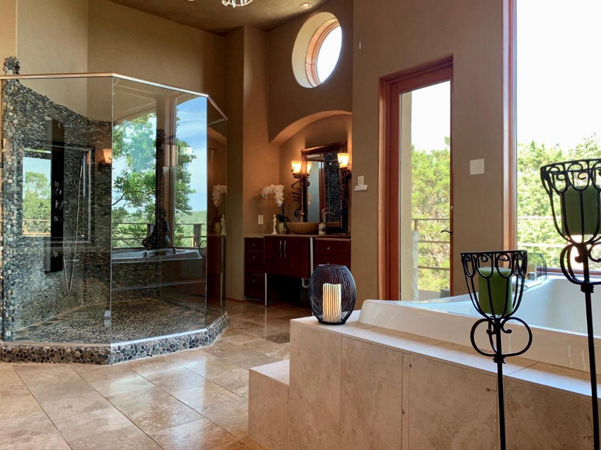 Scenic Hill Country Retreat - Rhino Ranch Holiday home