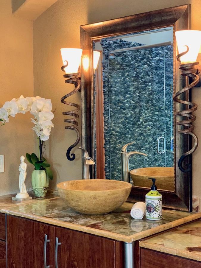 Scenic Hill Country Retreat - Rhino Ranch