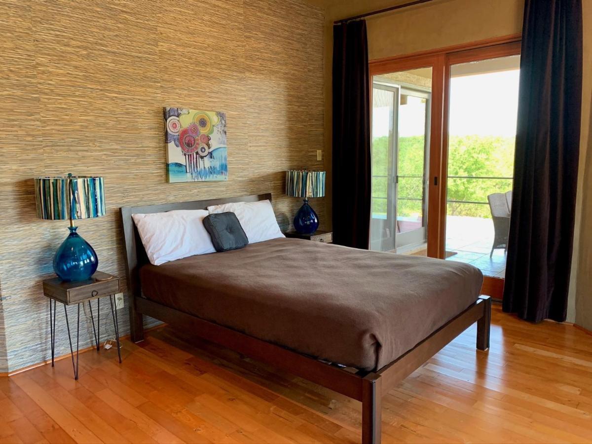 Scenic Hill Country Retreat - Rhino Ranch New Braunfels