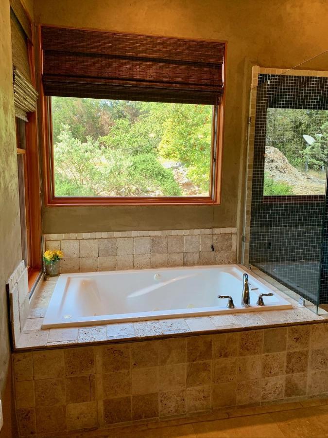 Scenic Hill Country Retreat - Rhino Ranch Holiday home New Braunfels