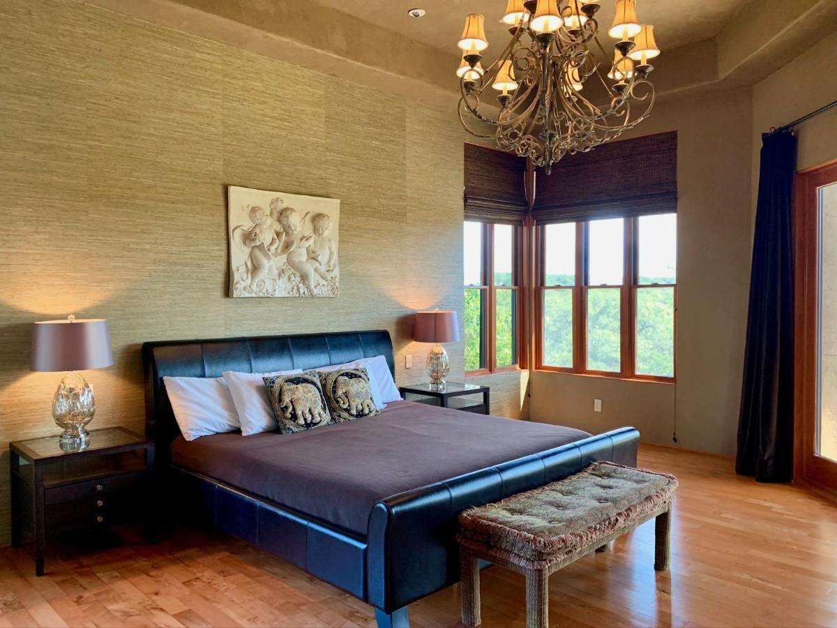 Scenic Hill Country Retreat - Rhino Ranch New Braunfels