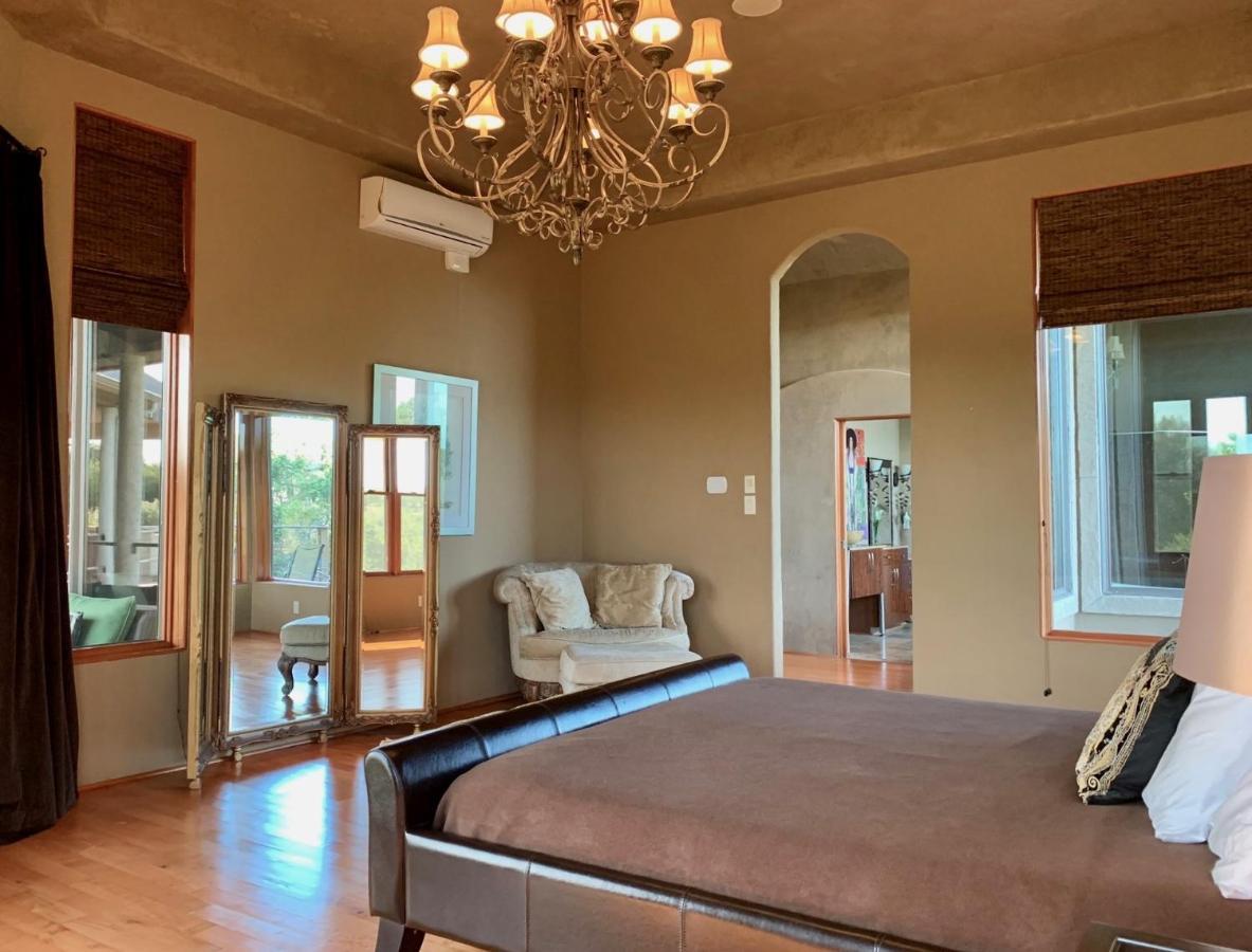 Holiday home Scenic Hill Country Retreat - Rhino Ranch New Braunfels