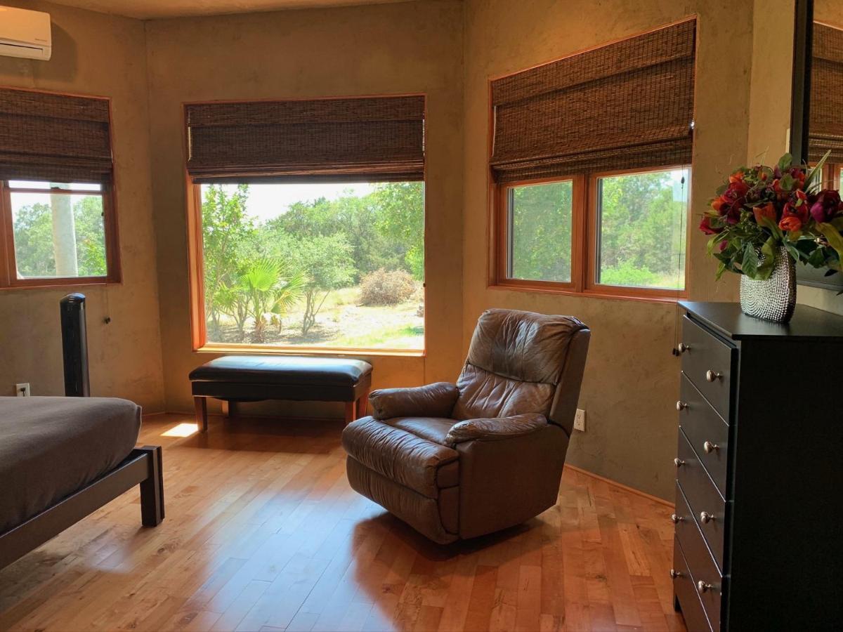 Scenic Hill Country Retreat - Rhino Ranch Holiday home