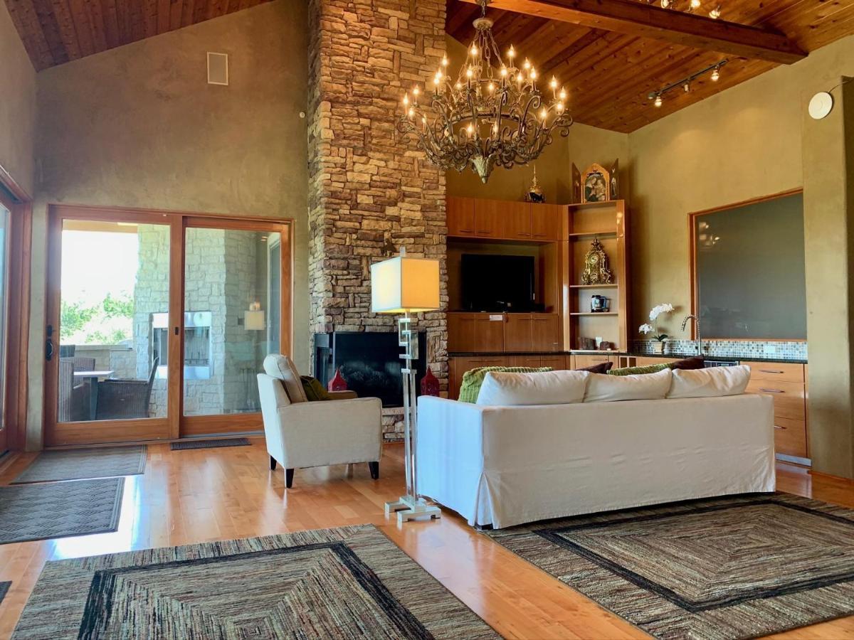 Scenic Hill Country Retreat - Rhino Ranch Holiday home *